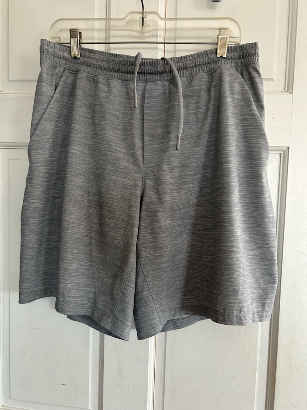 Lululemon Men's Pace Breaker Lined Short 9", Heather Gray. Size XL